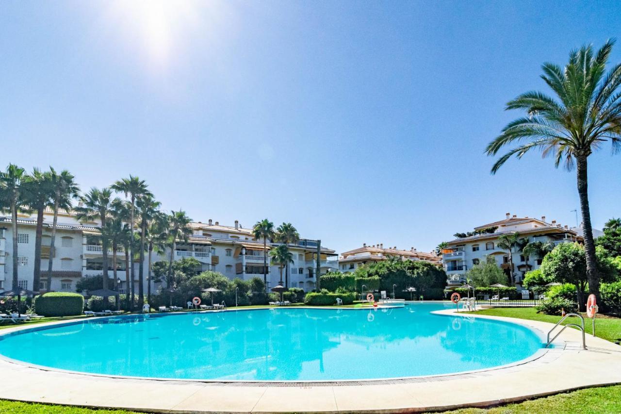 Beautiful In La Dama De Noche Right Beside The Golf Course Marbella