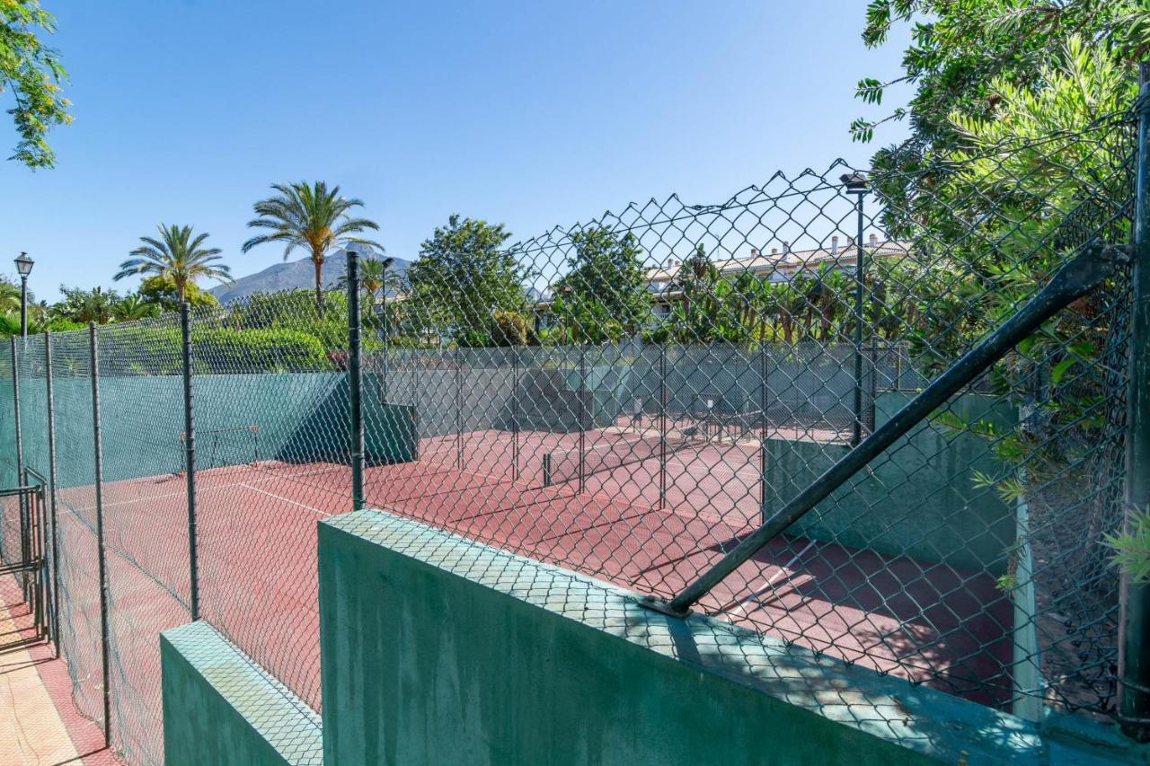 Beautiful In La Dama De Noche Right Beside The Golf Course Marbella